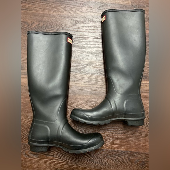 Hunter rain boots - size 8 - Picture 3 of 9